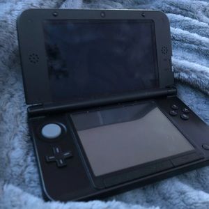 Blue Nintendo 3DS XL BUNDLE